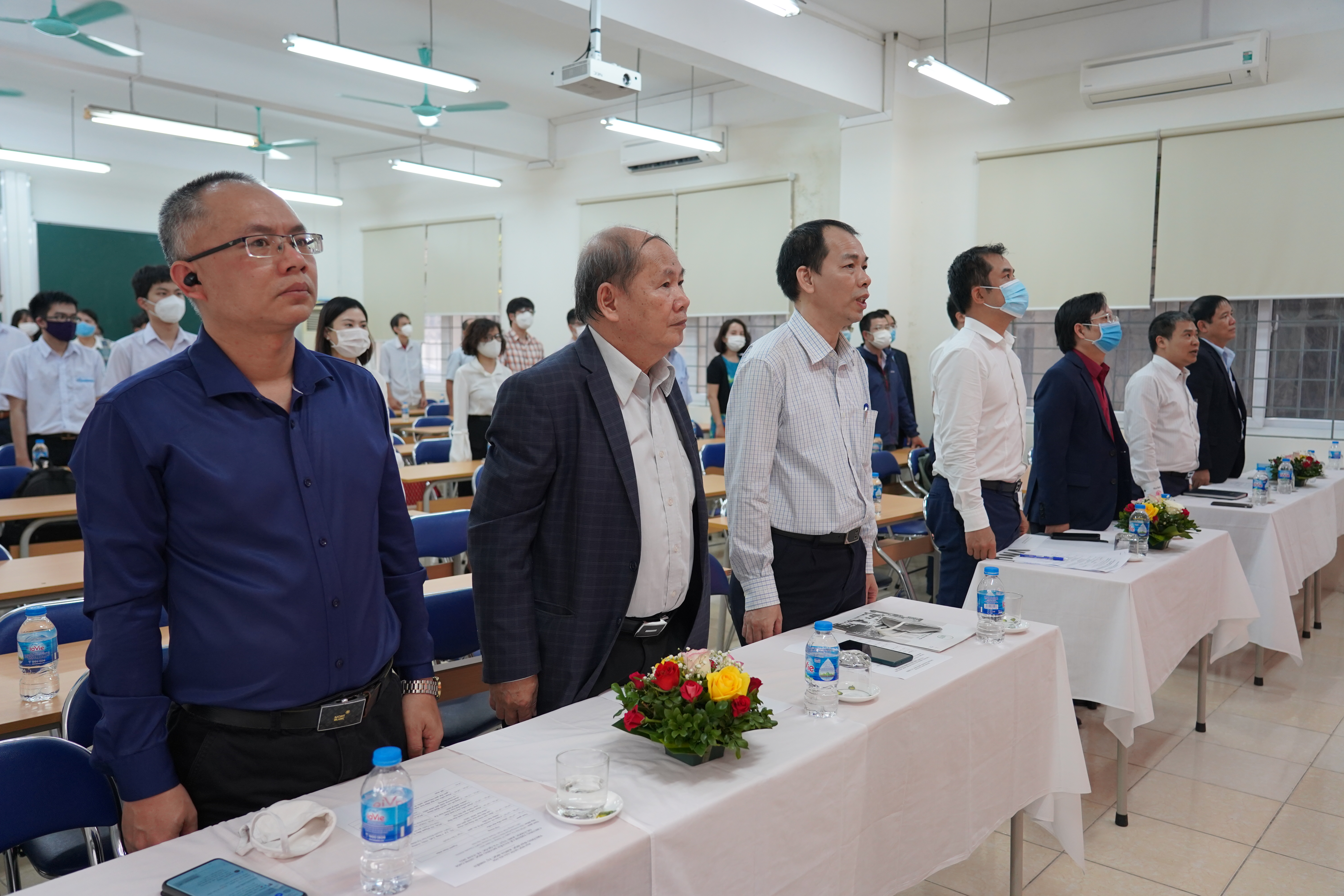 Lễ tuyên dương học sinh THPT Chuyên KHTN xuất sắc đạt giải tại các kỳ thi Olympic khu vực và quốc tế năm 2021