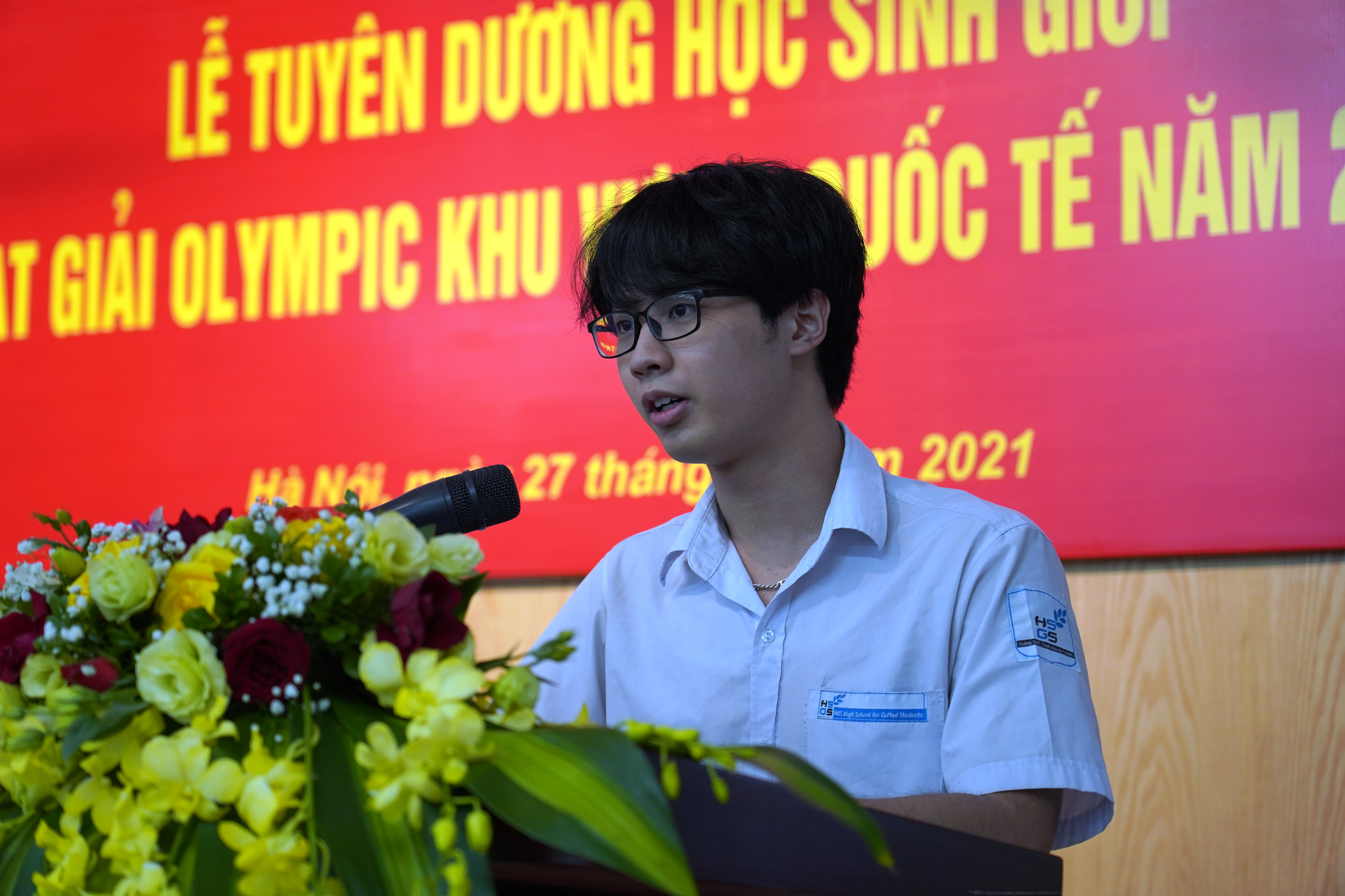 Lễ tuyên dương học sinh THPT Chuyên KHTN xuất sắc đạt giải tại các kỳ thi Olympic khu vực và quốc tế năm 2021
