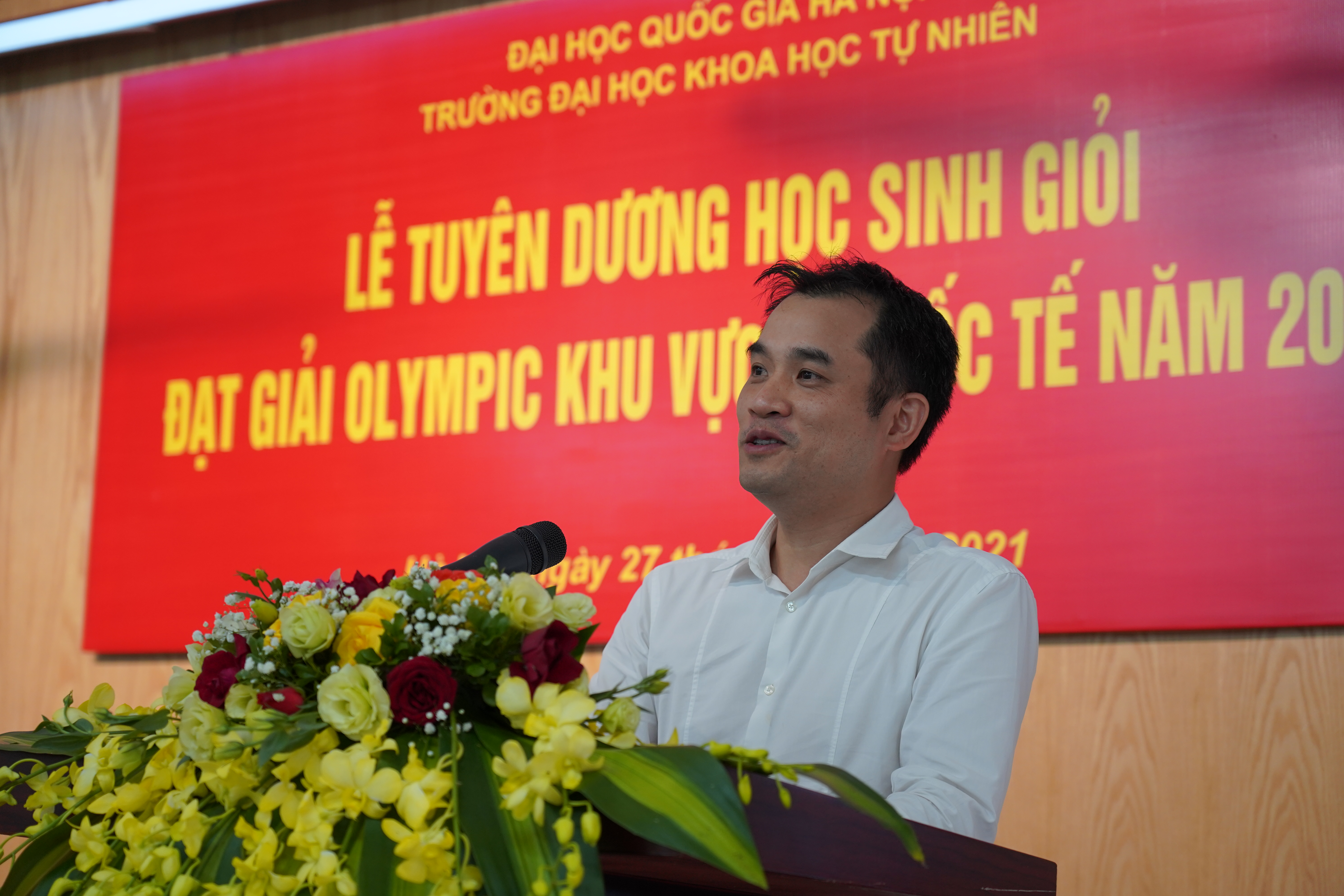 Lễ tuyên dương học sinh THPT Chuyên KHTN xuất sắc đạt giải tại các kỳ thi Olympic khu vực và quốc tế năm 2021