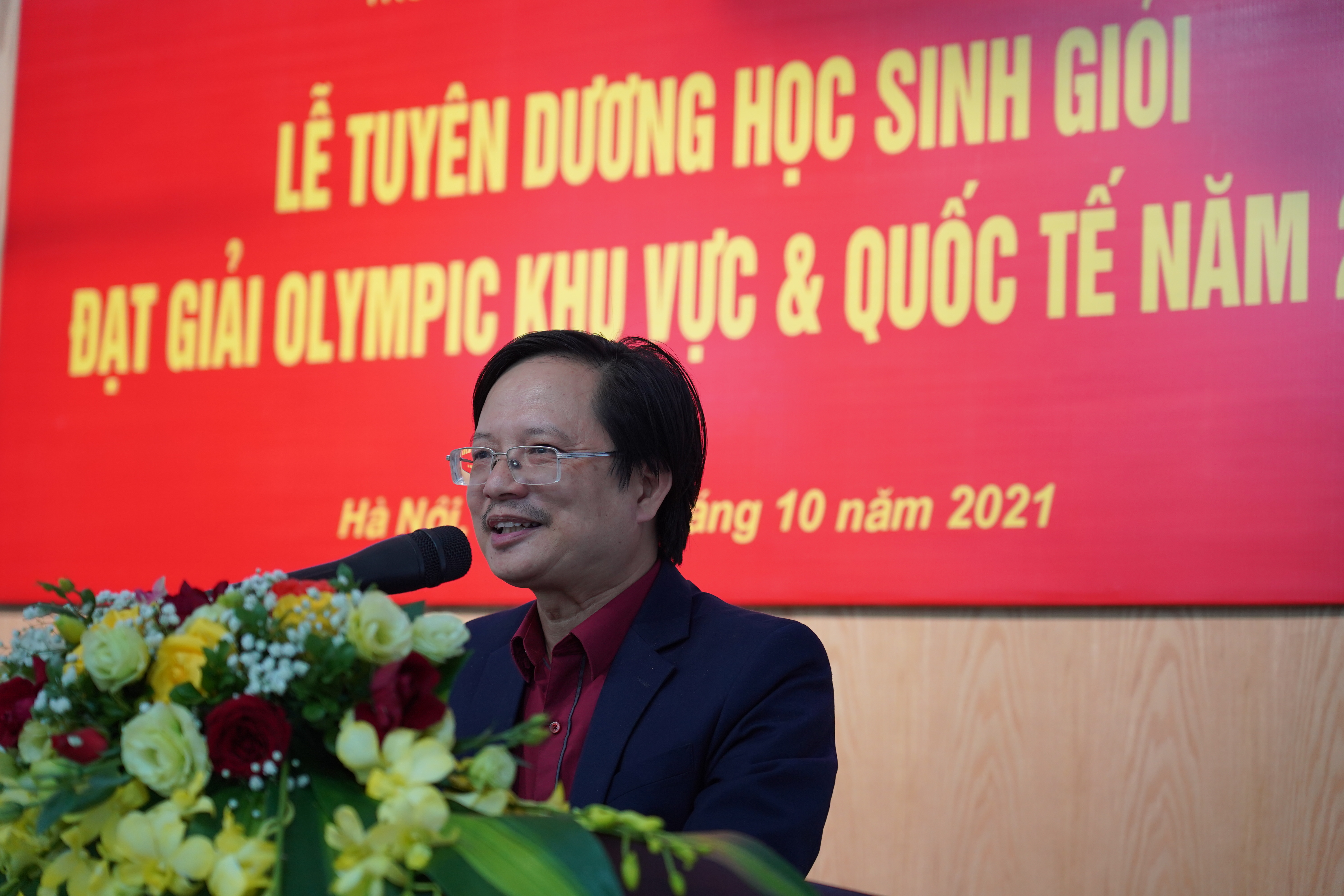 Lễ tuyên dương học sinh THPT Chuyên KHTN xuất sắc đạt giải tại các kỳ thi Olympic khu vực và quốc tế năm 2021