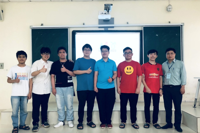 Học sinh Trường THPT Chuyên KHTN giành 2 huy chương vàng, 1 huy chương bạc tại Olympic Tin học châu Á 2022