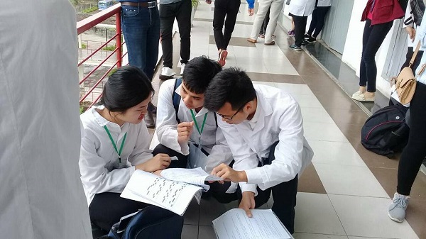 Description: E:\du lieu o e\KHOA HOC\Olympic SV\2018\Photo\Anh hoi thi\Doi tuyen trương DHKHTN 08.jpg