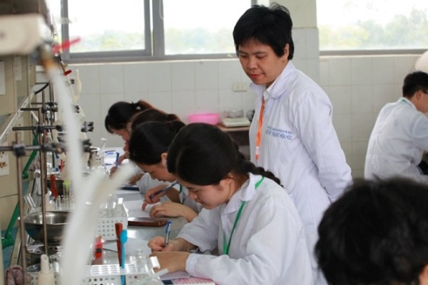 Description: E:\du lieu o e\KHOA HOC\Olympic SV\2018\Photo\Anh hoi thi\Thi thuc hanh 01.jpg